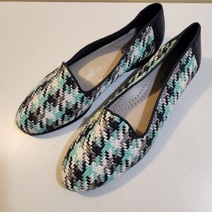 TROTTERS liz woven loafers size 6 1/2 M